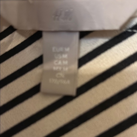H&M Black and Cream Blouse - Picture 3 of 5